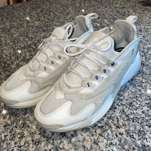 Nike Zoom 2000 Women’s Size 8.5 white and silver